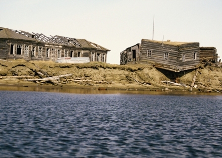 Melting permafrost led to this house collapsing (Photo: Grida.no - Peter Prokosh)