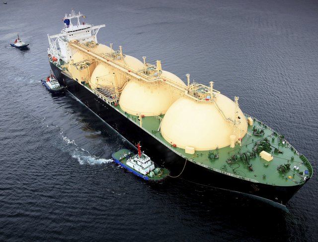 LNG tanker is used to transport liquified natural gas (Photo: GettyImages)